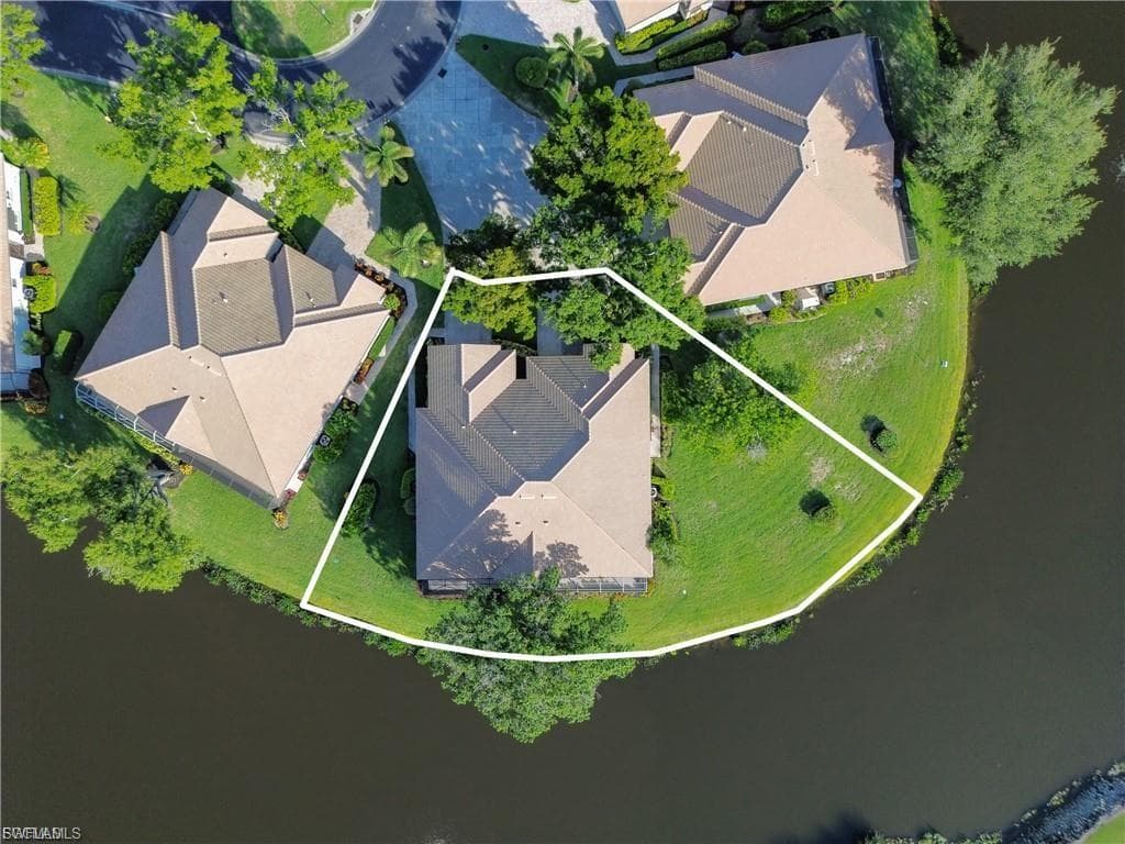 8601 Fairway Bend DR-36