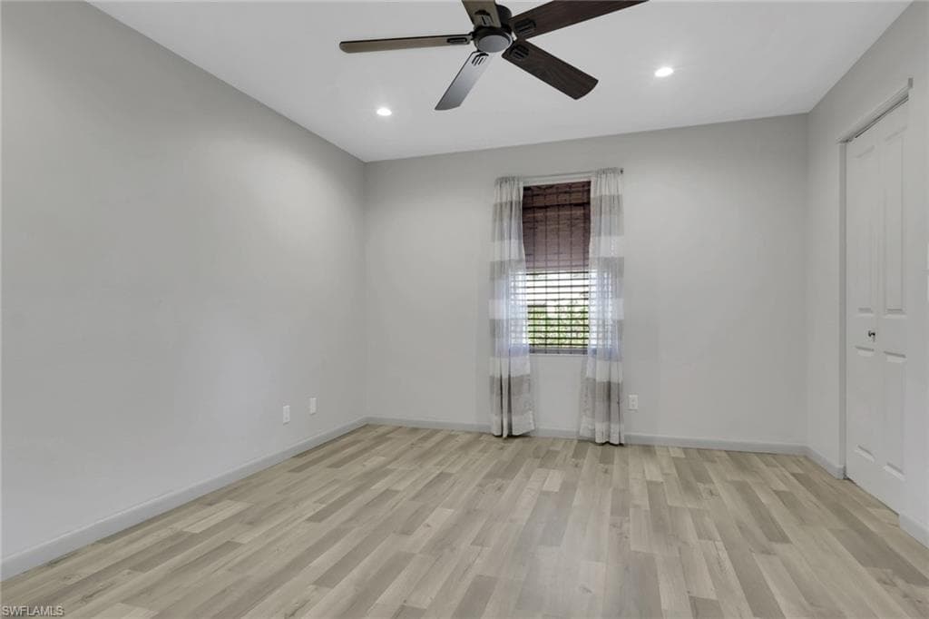 28025 Oak LN-22