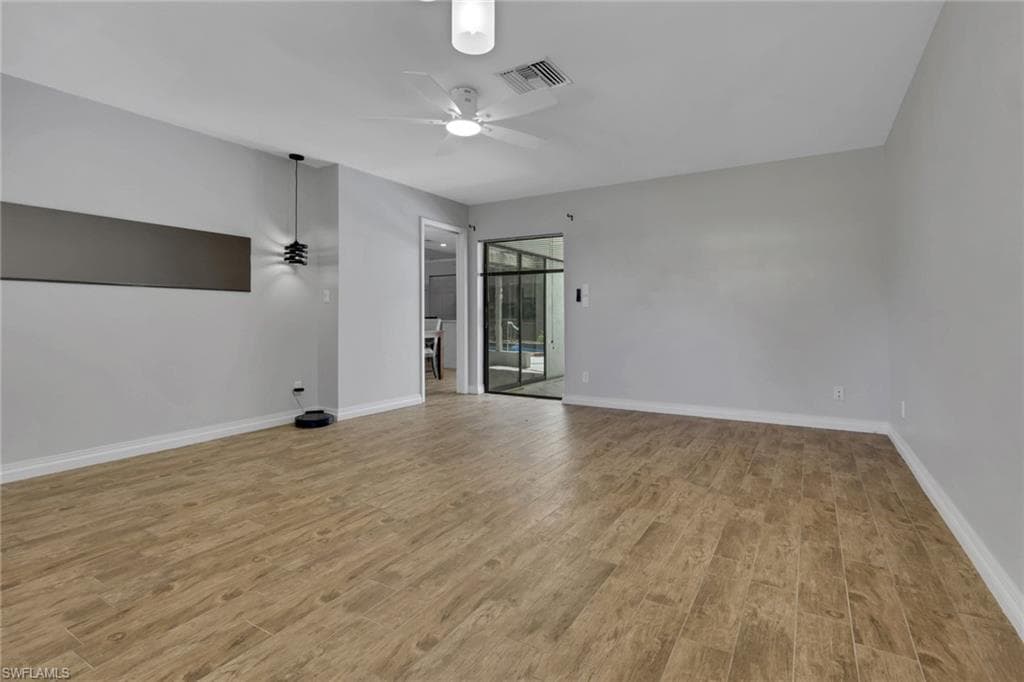 28025 Oak LN-16