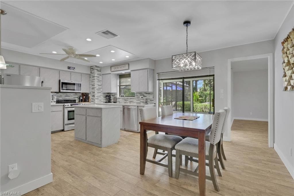 28025 Oak LN-15
