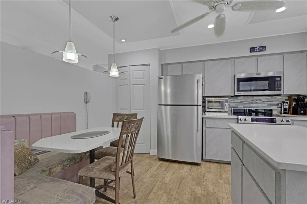 28025 Oak LN-11