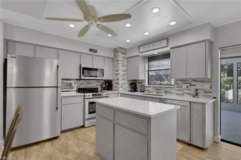 28025 Oak LN-19