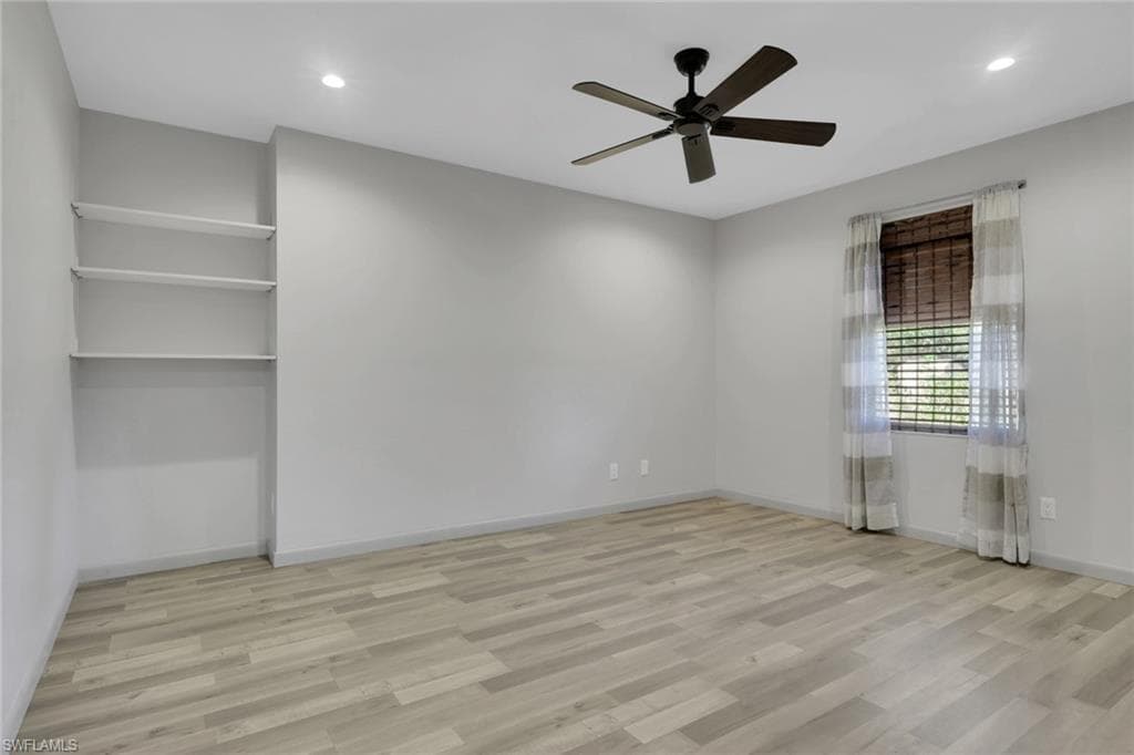 28025 Oak LN-23