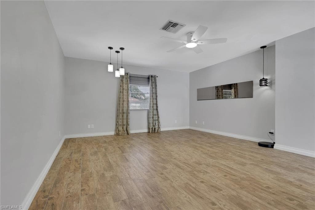 28025 Oak LN-17