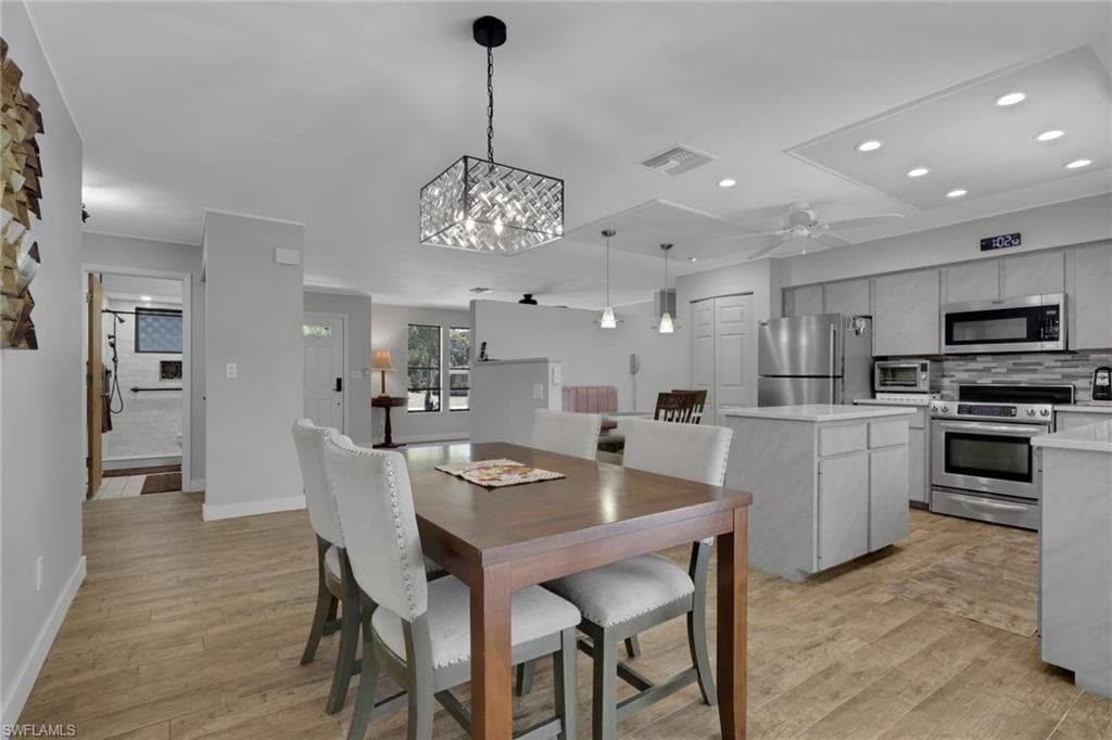 28025 Oak LN-14