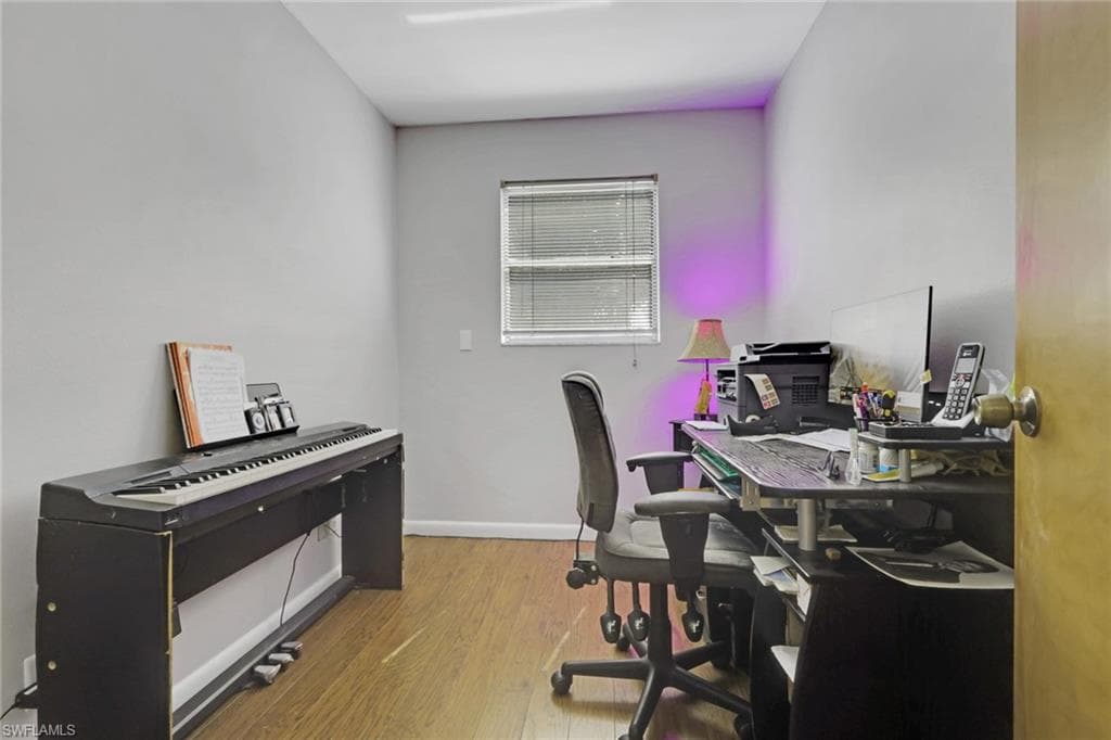 28025 Oak LN-30