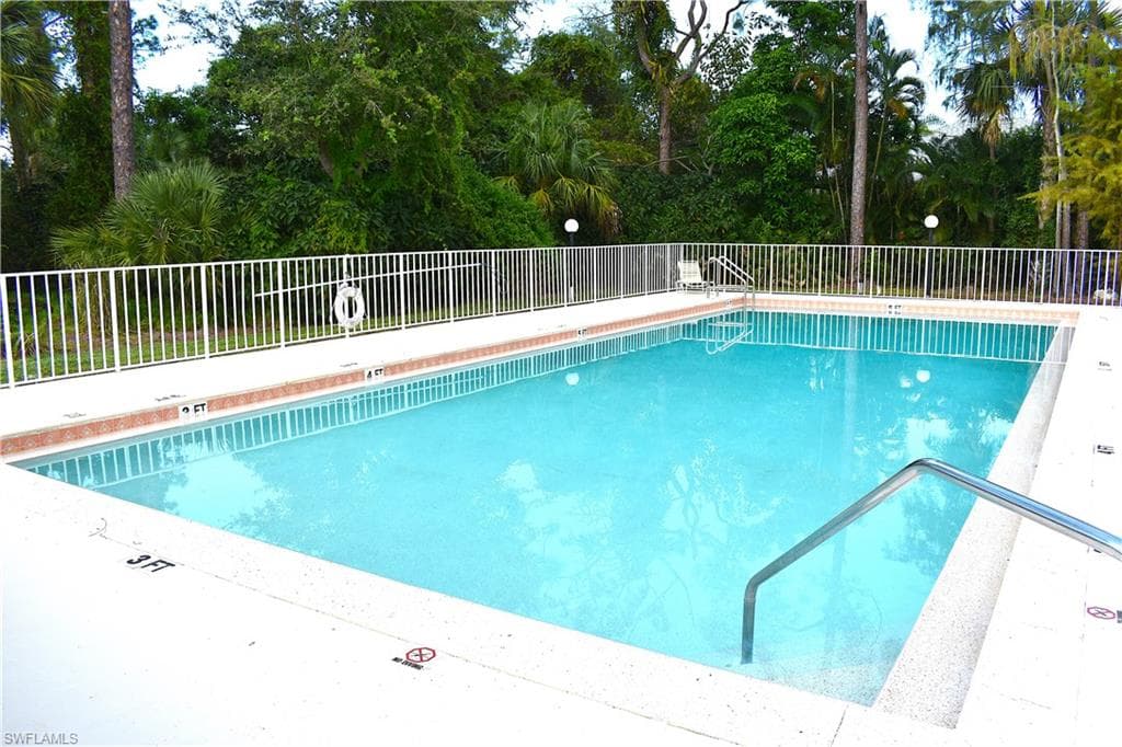 354 Dover PL # 104, NAPLES FL 34104-21