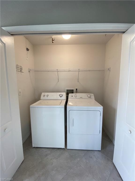 354 Dover PL # 104, NAPLES FL 34104-28