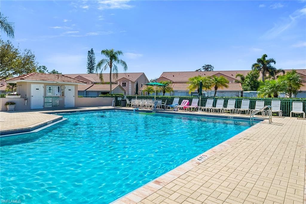 7025 Dennis CIR # G202, NAPLES FL 34104-26