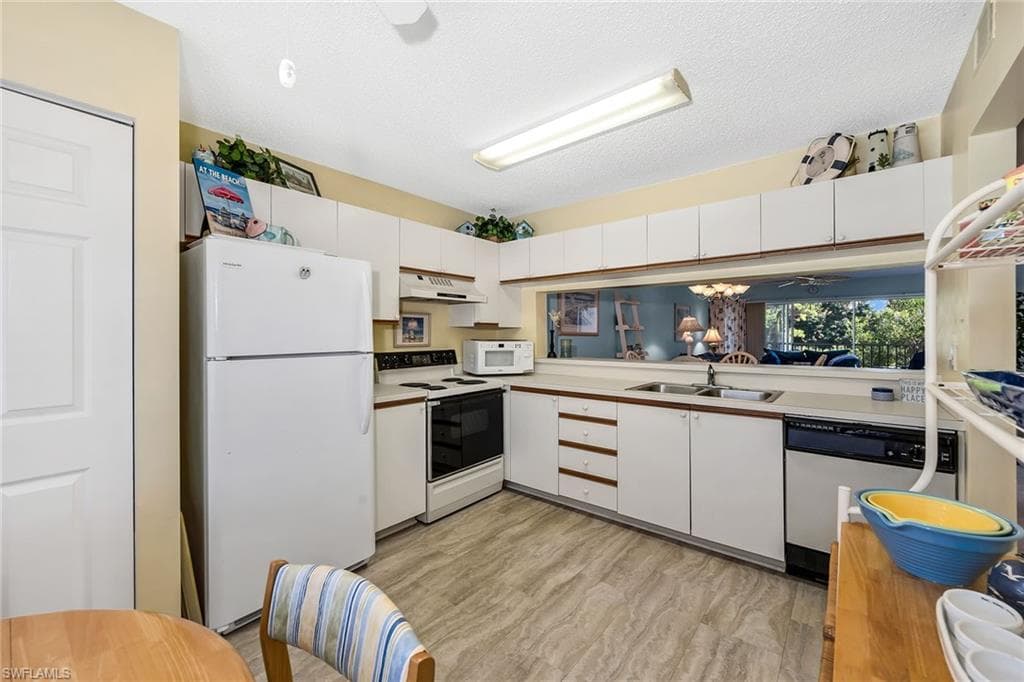 7025 Dennis CIR # G202, NAPLES FL 34104-1