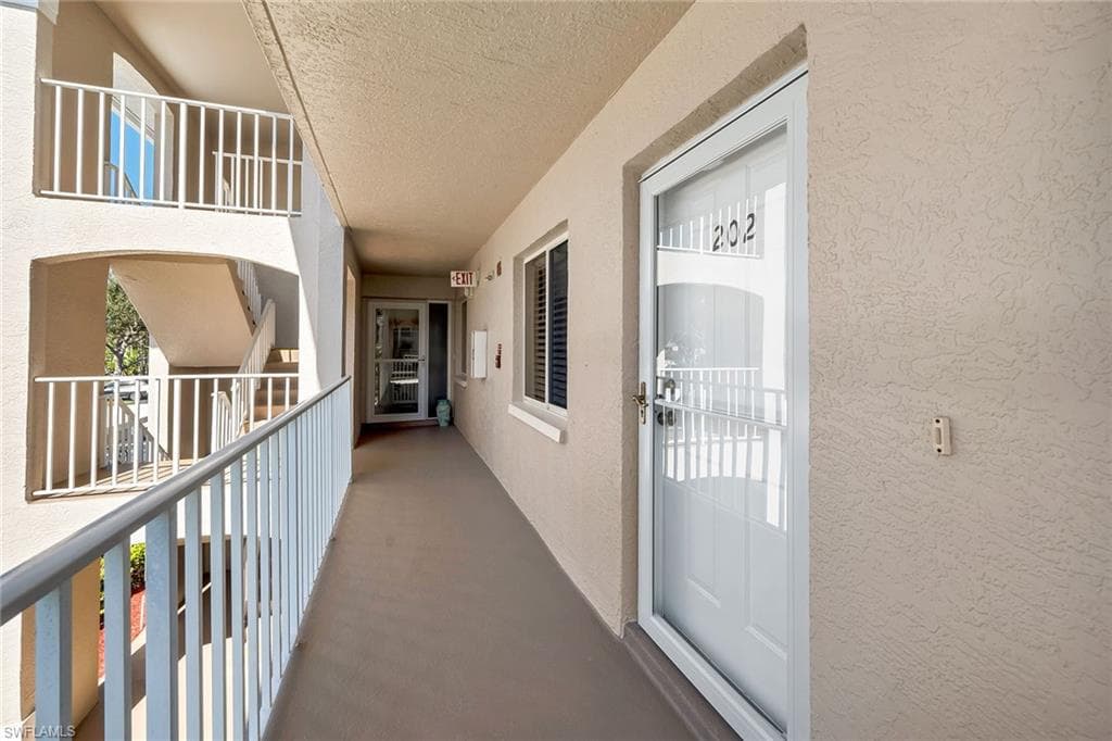 7025 Dennis CIR # G202, NAPLES FL 34104-21