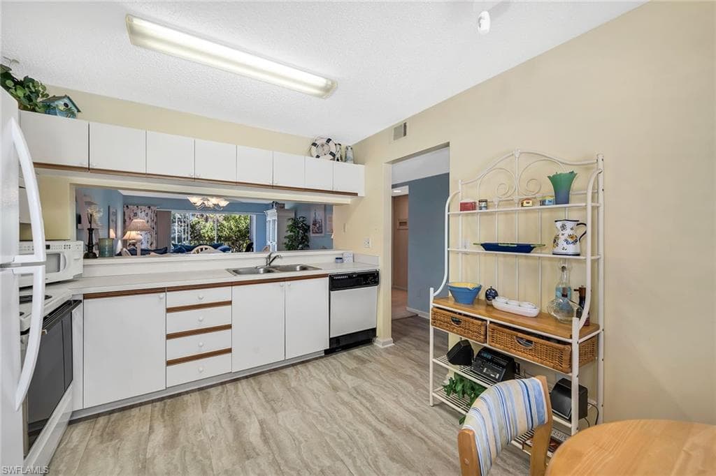7025 Dennis CIR # G202, NAPLES FL 34104-7