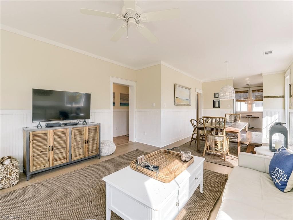 1550 Centre ST-22