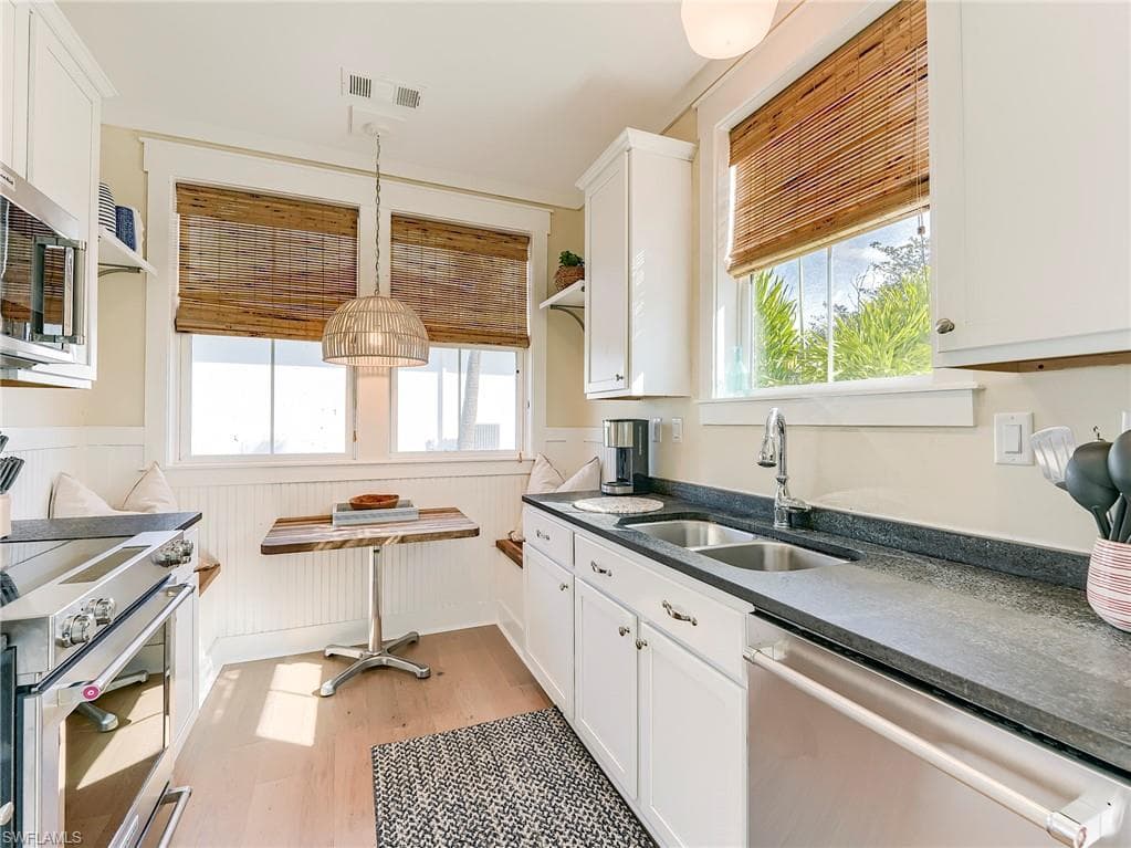 1550 Centre ST-5