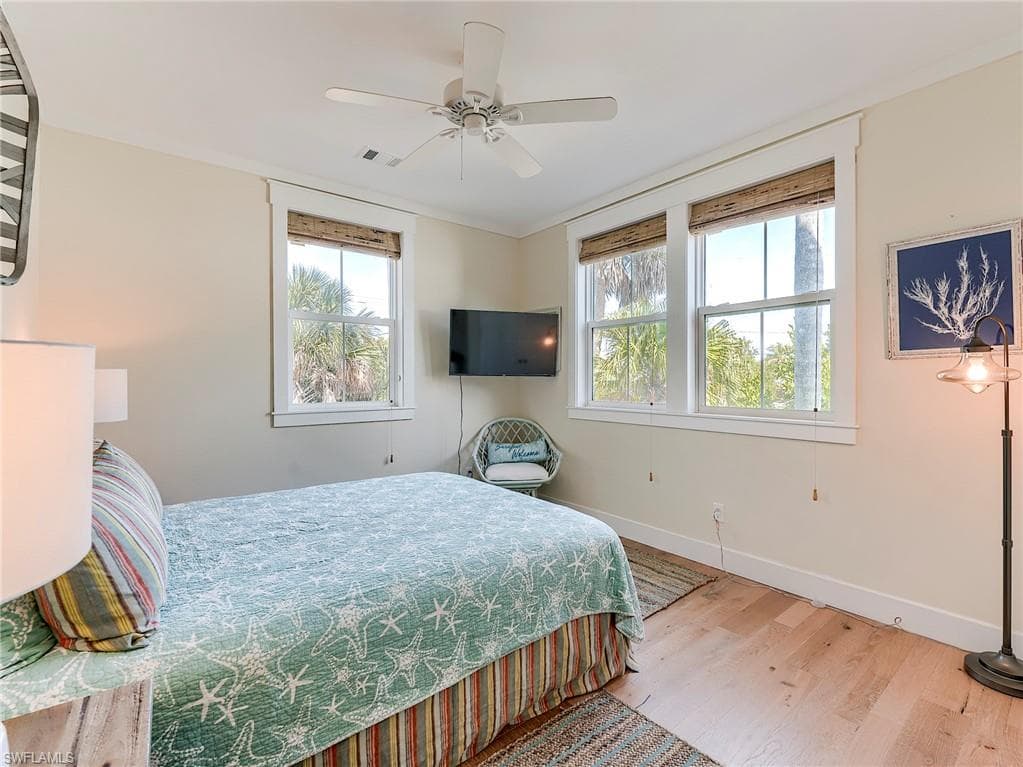 1550 Centre ST-16