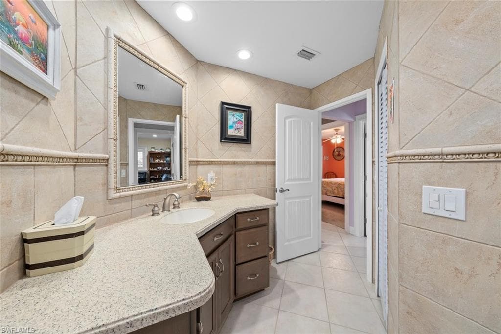 1056 S Yachtsman DR-15