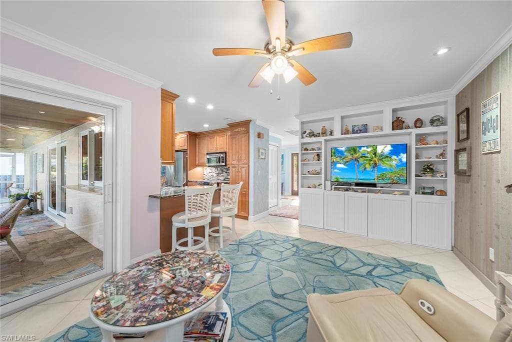 1056 S Yachtsman DR-9