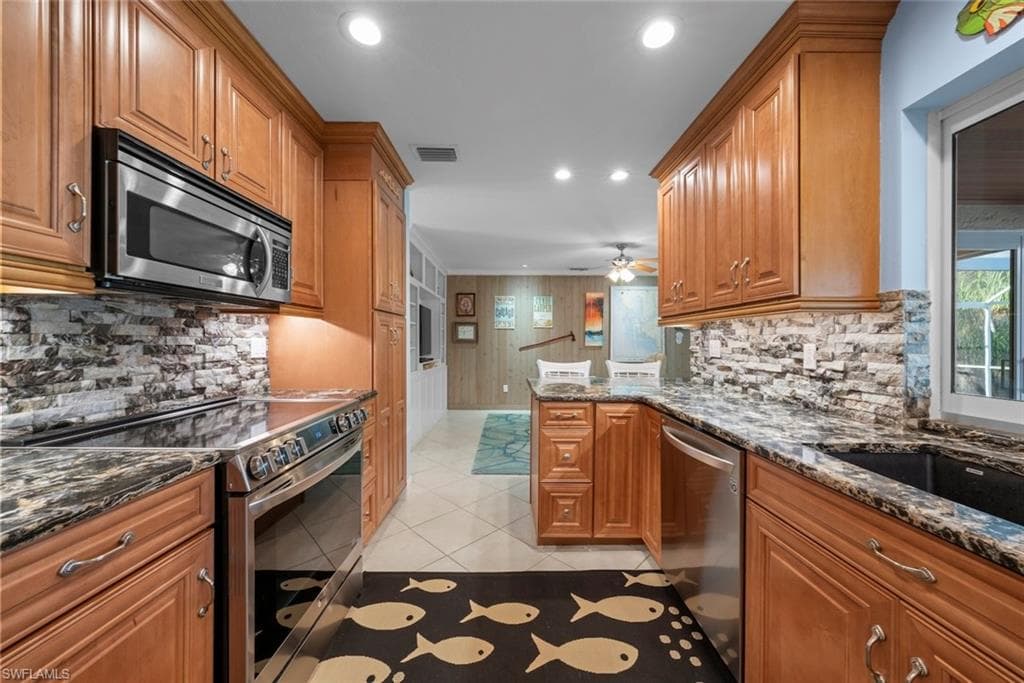 1056 S Yachtsman DR-7