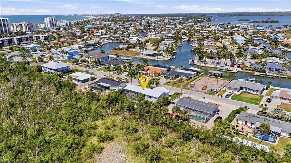 26 Fairview BLVD-45