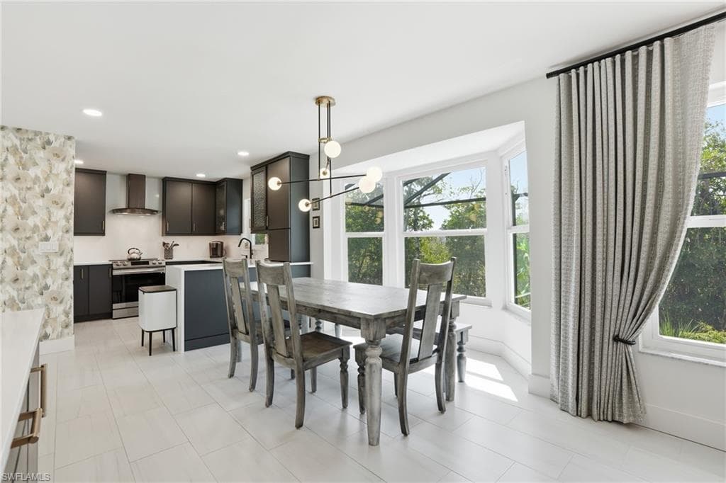 26 Fairview BLVD-15