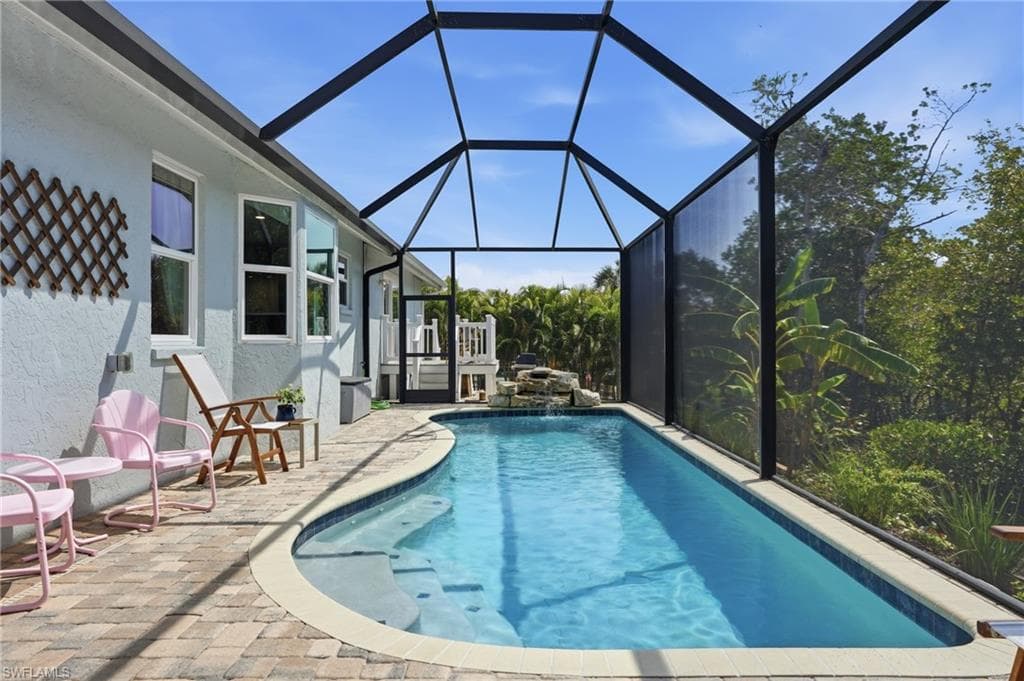 26 Fairview BLVD-35