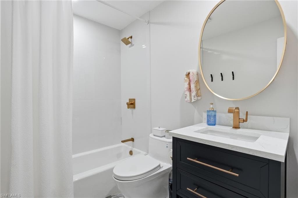 26 Fairview BLVD-27