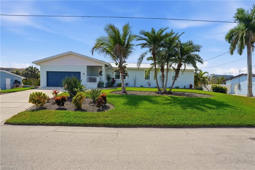 26 Fairview BLVD-48