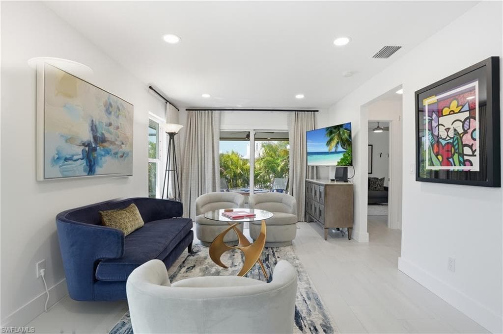 26 Fairview BLVD-17