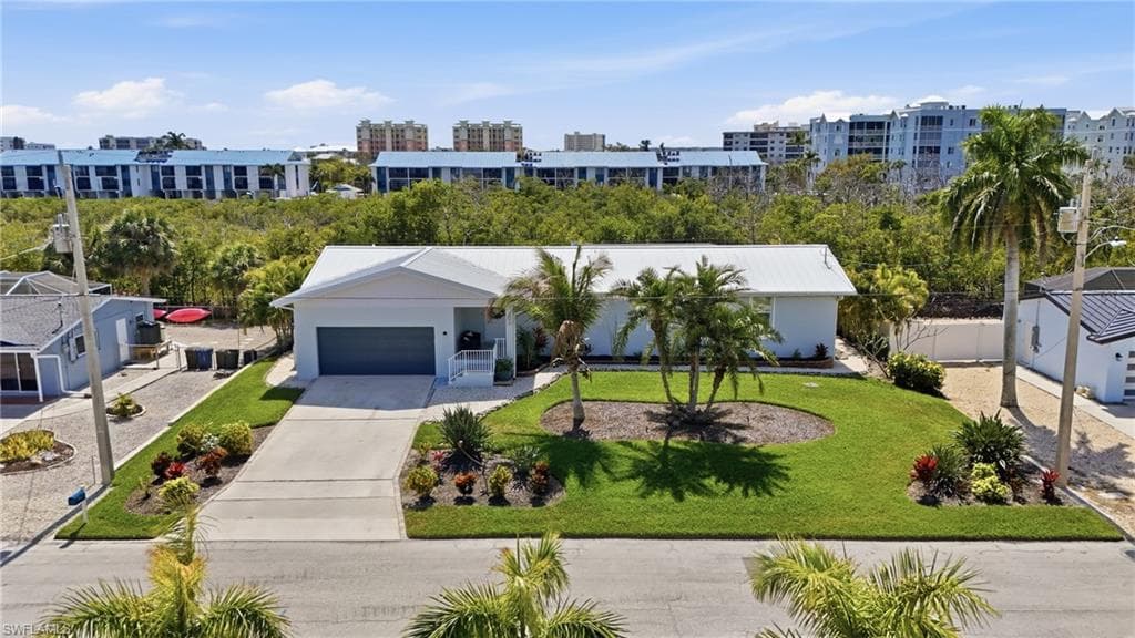 26 Fairview BLVD-49