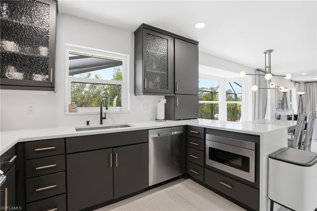 26 Fairview BLVD-10