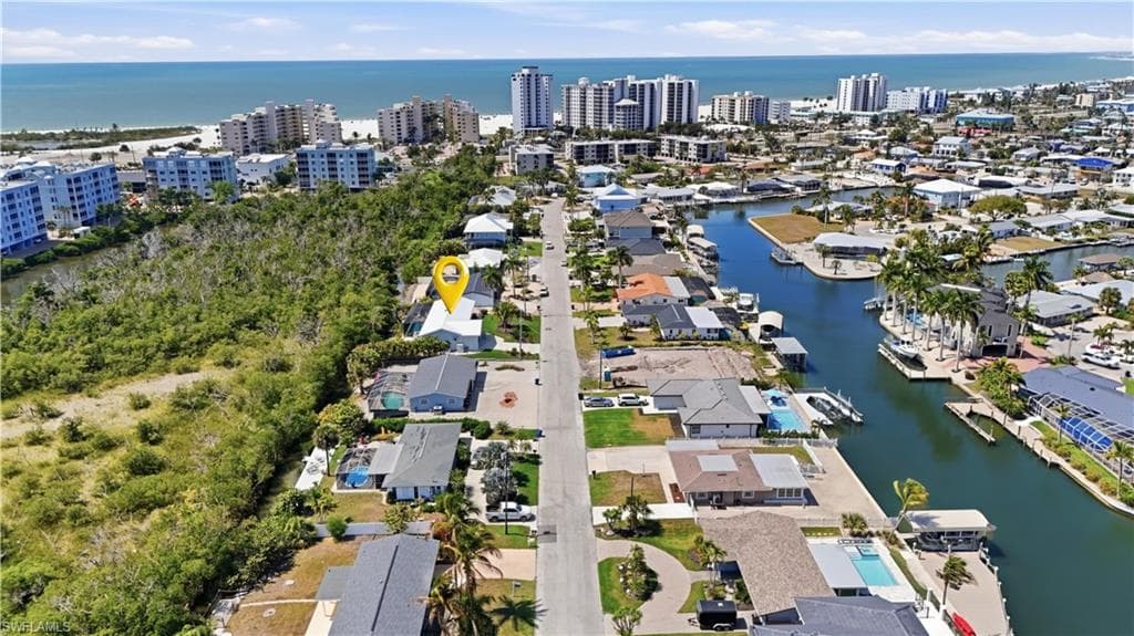 26 Fairview BLVD-43