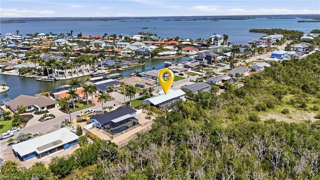 26 Fairview BLVD-39