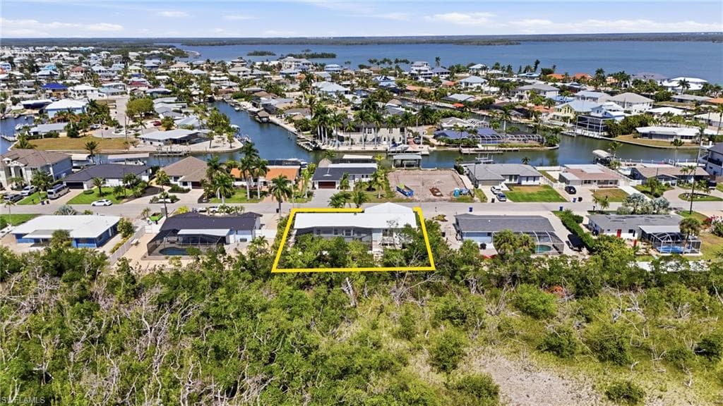 26 Fairview BLVD-38