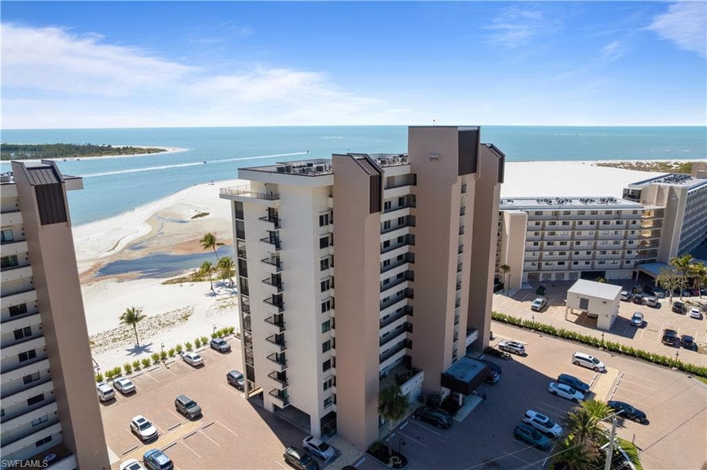 8400 Estero BLVD 303-22