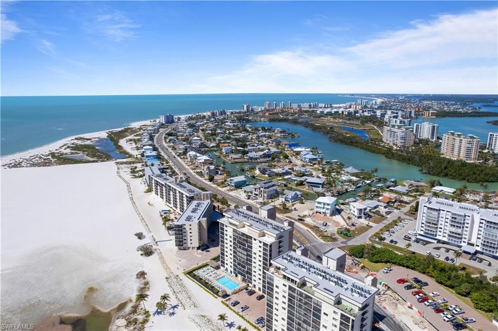 8400 Estero BLVD 303-25