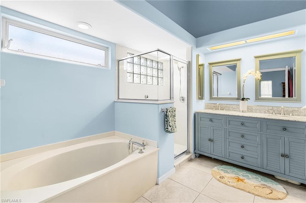 9391 Palm Island CIR, NORTH FORT MYERS FL 33903-10