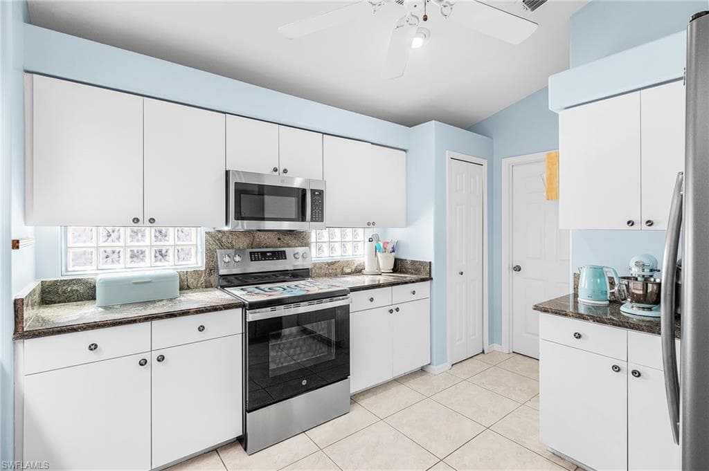 9391 Palm Island CIR, NORTH FORT MYERS FL 33903-7