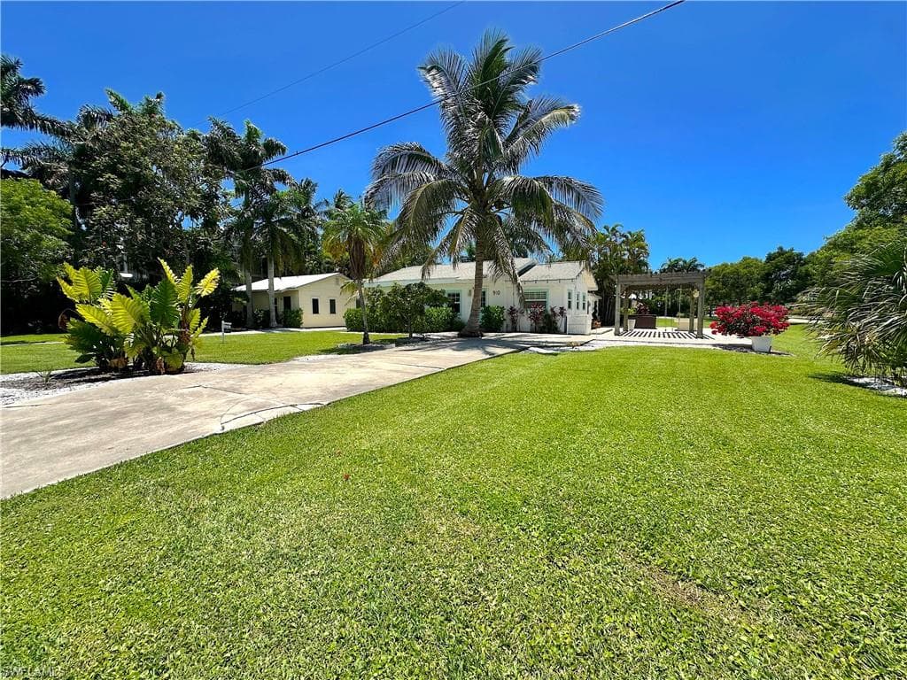 560 9th AVE S-8