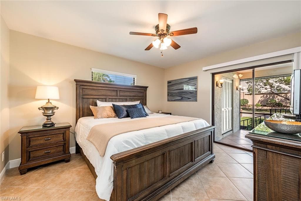 560 9th AVE S-17