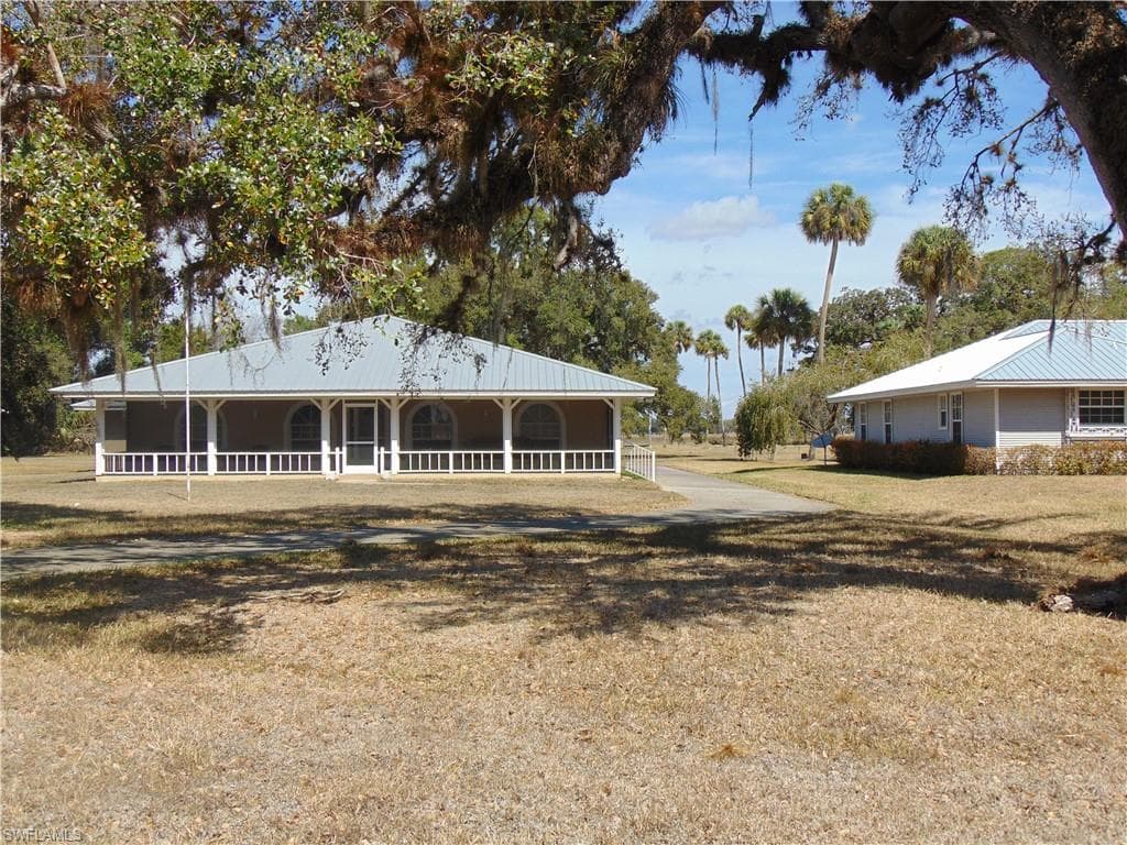 1092 Riverbend DR-2