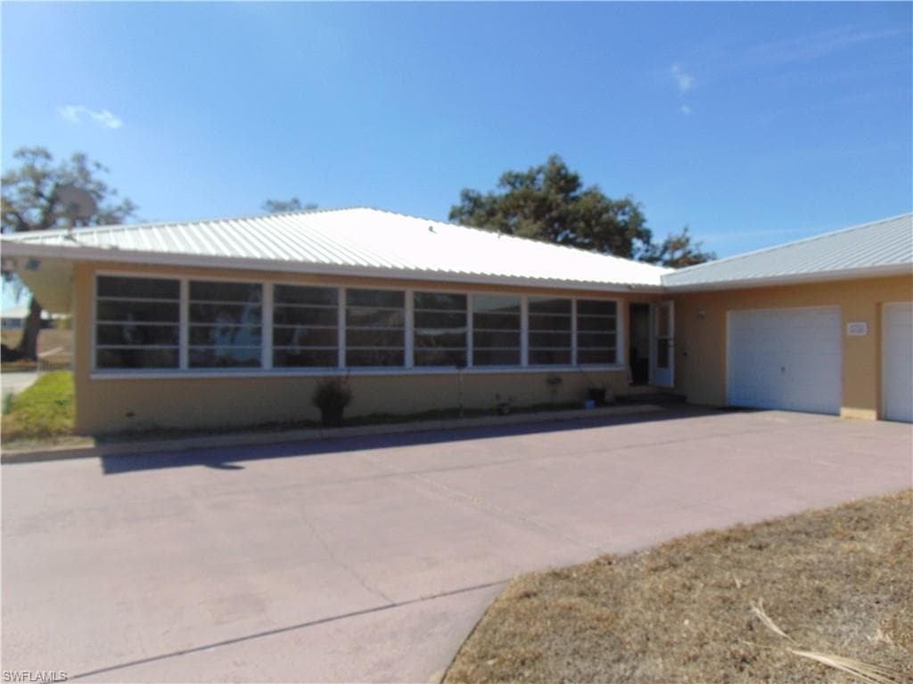 1092 Riverbend DR-6
