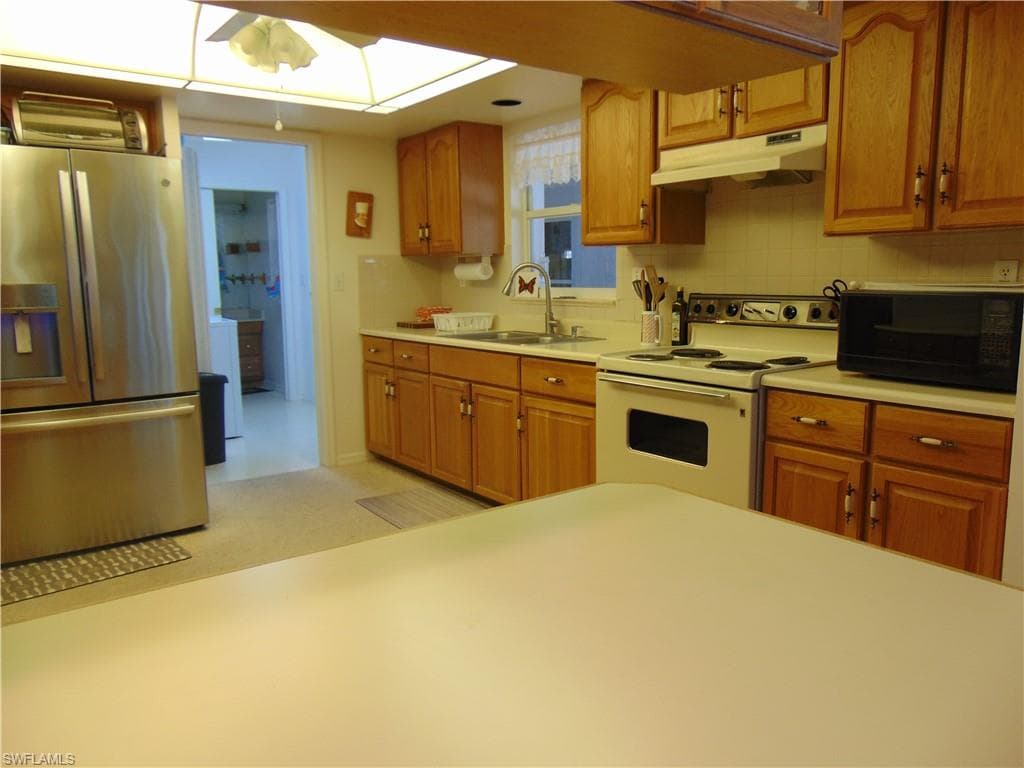 1092 Riverbend DR-7