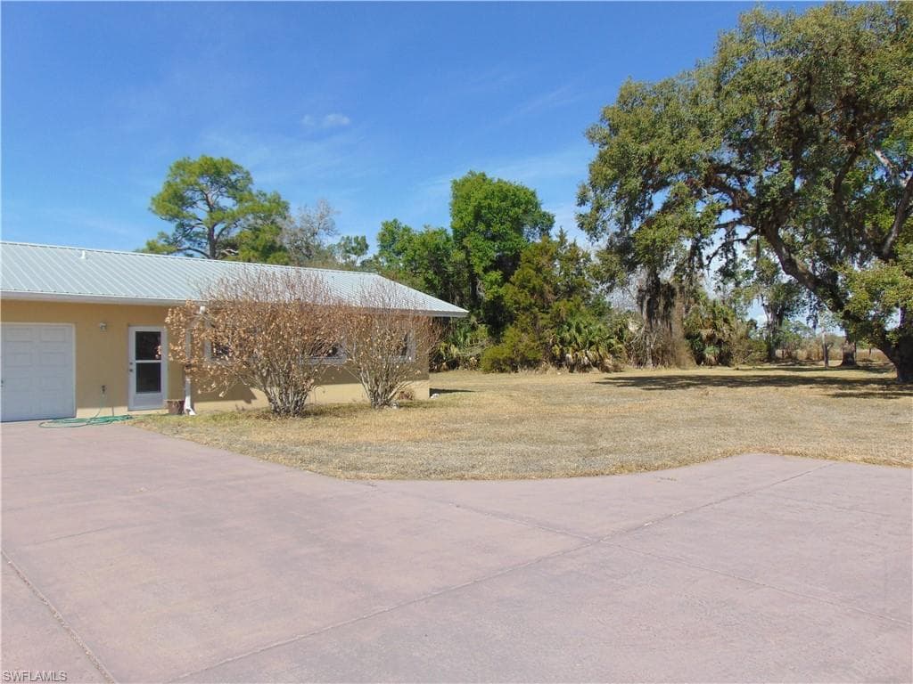 1092 Riverbend DR-3