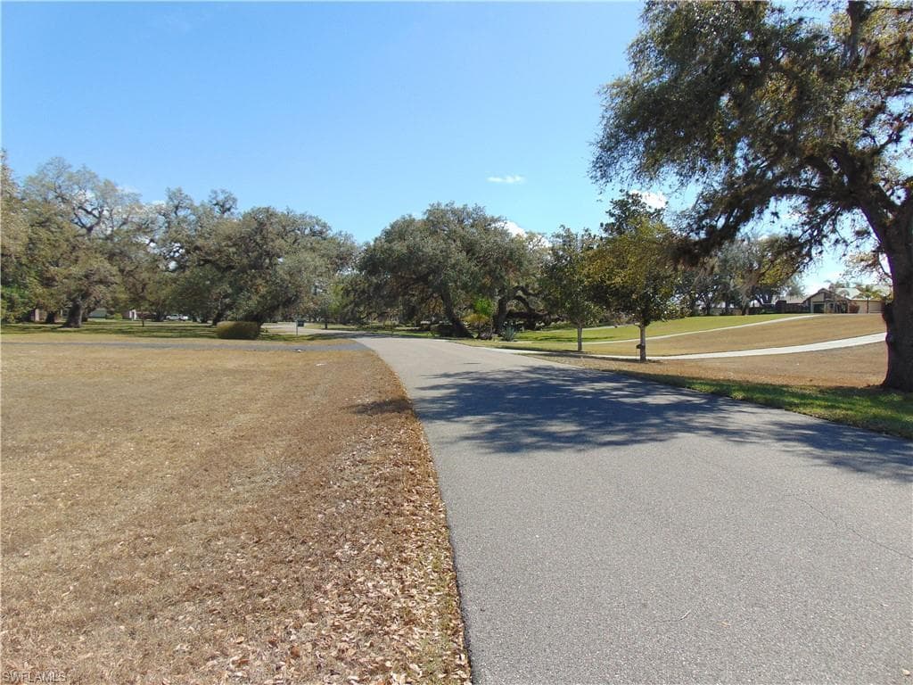 1092 Riverbend DR-32