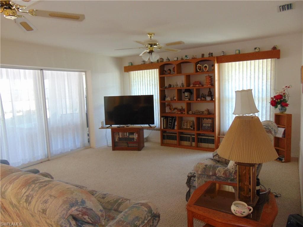 1092 Riverbend DR-28