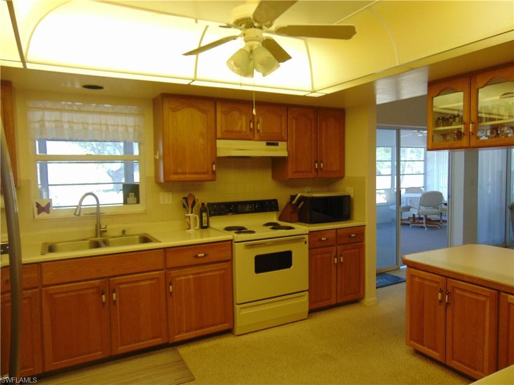 1092 Riverbend DR-9
