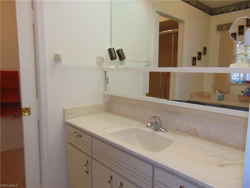 1092 Riverbend DR-24