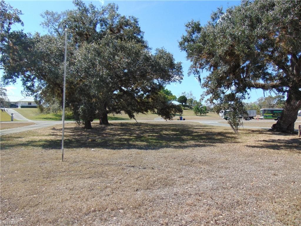 1092 Riverbend DR-34