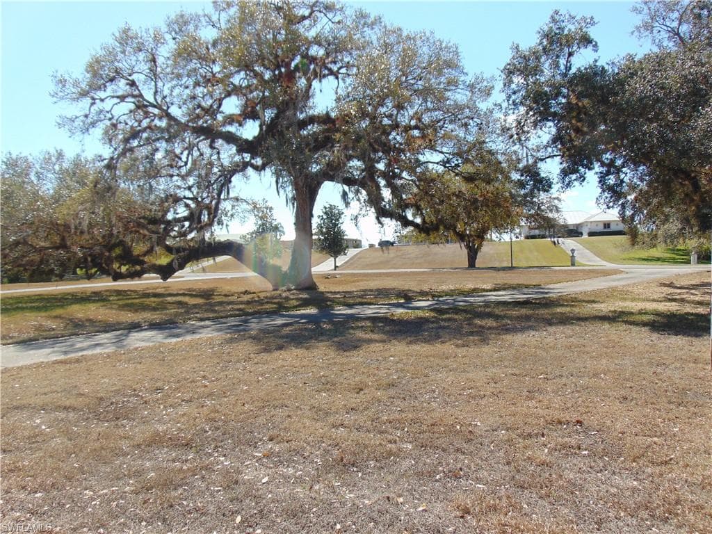 1092 Riverbend DR-35