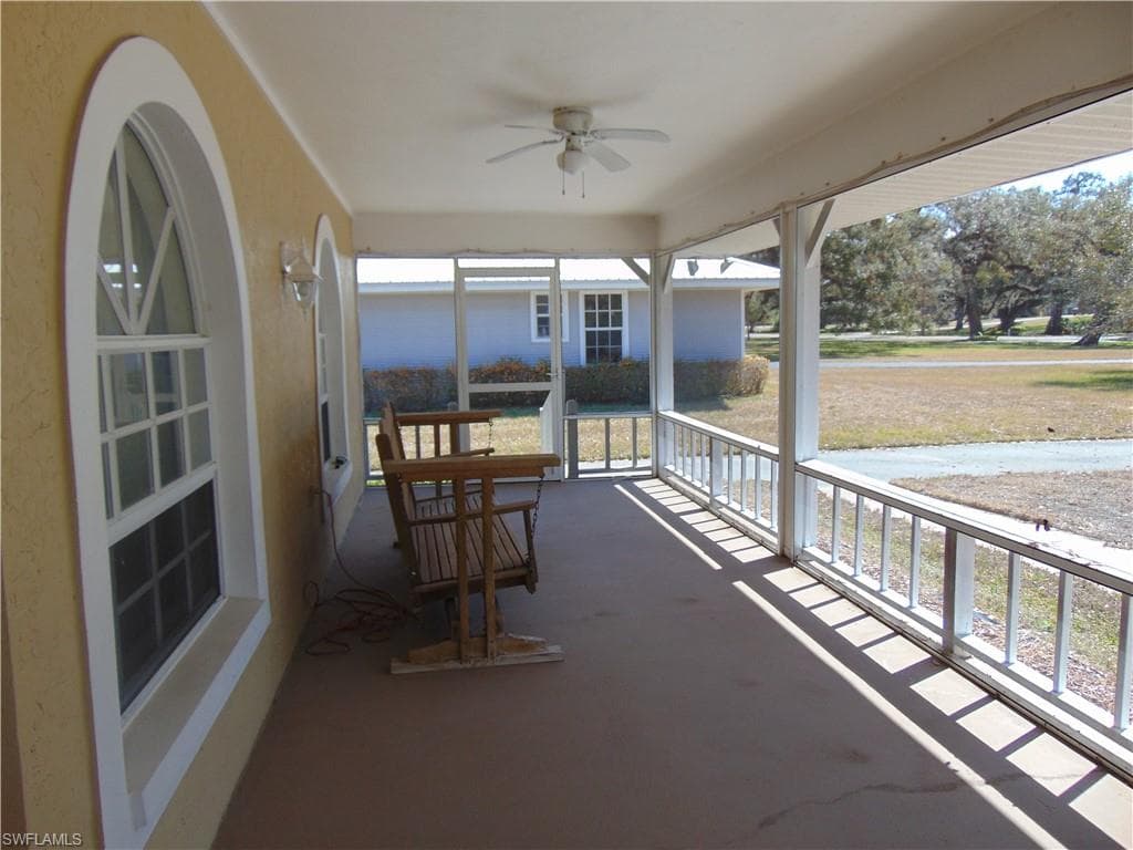 1092 Riverbend DR-31